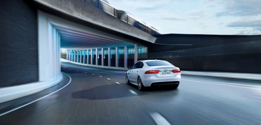  Jaguar XE Landmark Edition 2018 года  (WW) (фото 2 из 8)